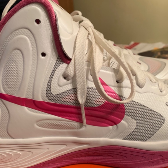 Nike Women’s Hyperfuse TB 8.5 (Pre-Owned) - Picture 6 of 9